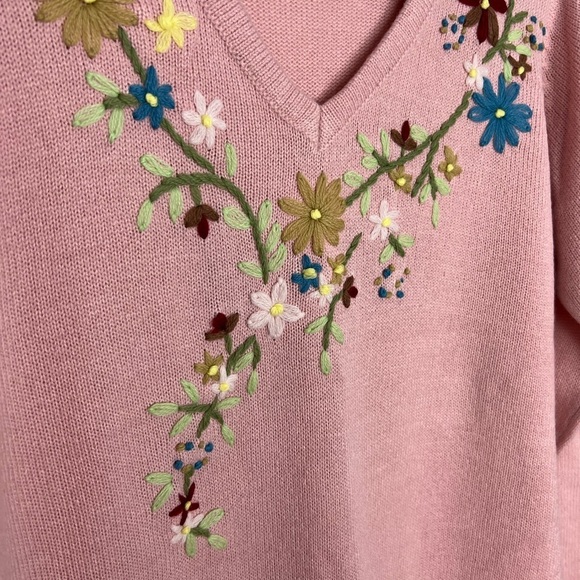 Vintage Cottagecore Vneck Sweater Pink Floral Embroidered Embroidery Flowers - Picture 3 of 6